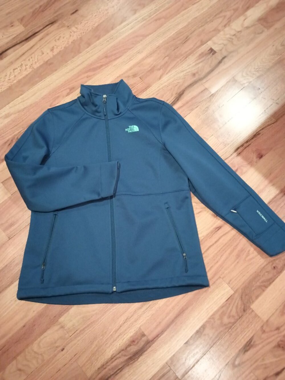 Women's North Face Windwall jacket